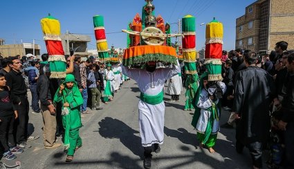 کاروان نمادین ورود به کربلا در خمینی شهر
