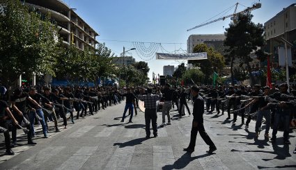 مراسم تاسوعای حسینی در حرم امام رضا (ع) + تصاویر