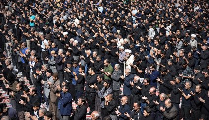 مراسم تاسوعای حسینی در حرم امام رضا (ع) + تصاویر