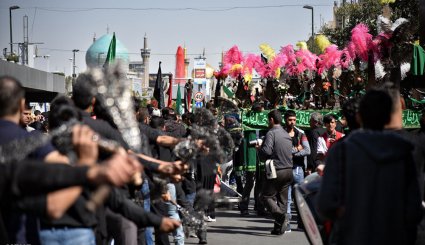 مراسم تاسوعای حسینی در حرم امام رضا (ع) + تصاویر