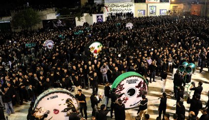 مراسم عزاداری سنتی چارچو گردانی در حسینیه سادات استهبان
