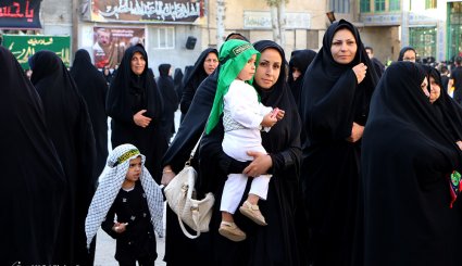 مراسم عزاداری سنتی چارچو گردانی در حسینیه سادات استهبان
