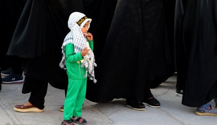 مراسم عزاداری سنتی چارچو گردانی در حسینیه سادات استهبان
