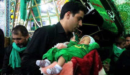 مراسم عزاداری سنتی چارچو گردانی در حسینیه سادات استهبان
