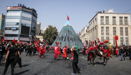 مراسم خیمه سوزان روز عاشورا در تهران