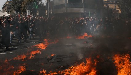 مراسم خیمه سوزان روز عاشورا در تهران