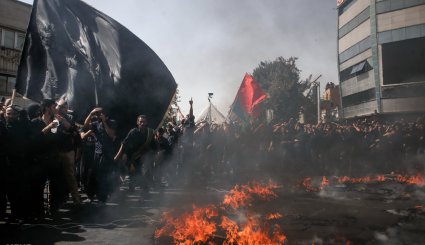 مراسم خیمه سوزان روز عاشورا در تهران