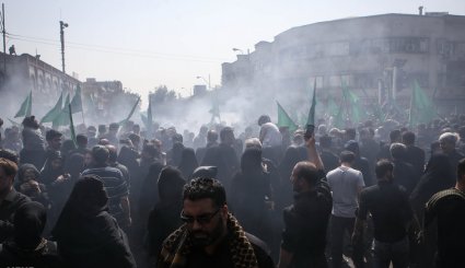 مراسم خیمه سوزان روز عاشورا در تهران