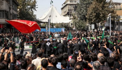 مراسم خیمه سوزان روز عاشورا در تهران