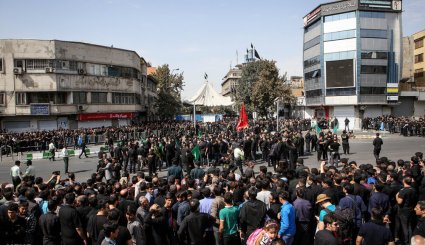 مراسم خیمه سوزان روز عاشورا در تهران