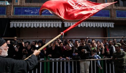 مراسم خیمه سوزان روز عاشورا در تهران