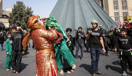 مراسم خیمه سوزان روز عاشورا در تهران