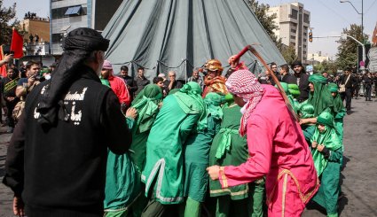 مراسم خیمه سوزان روز عاشورا در تهران