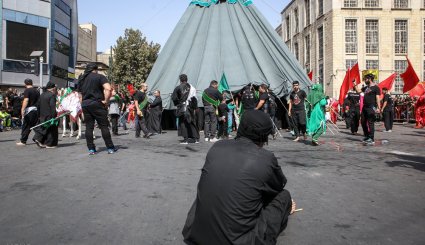 مراسم خیمه سوزان روز عاشورا در تهران