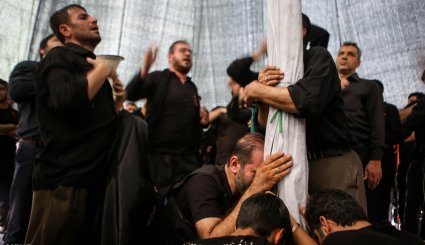 مراسم خیمه سوزان روز عاشورا در تهران