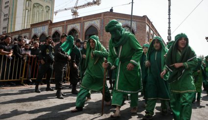 مراسم خیمه سوزان روز عاشورا در تهران