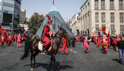 مراسم خیمه سوزان روز عاشورا در تهران