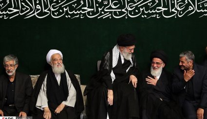 تصاویر مراسم شام غریبان با حضور رهبر معظم انقلاب اسلامی