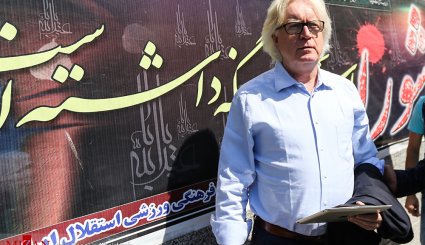 حضور شفر سرمربی جدید استقلال در باشگاه استقلال
