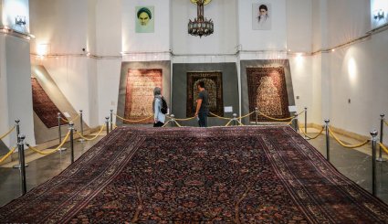نمایشگاه نخستین فرش های باغی قاجاری + تصاویر