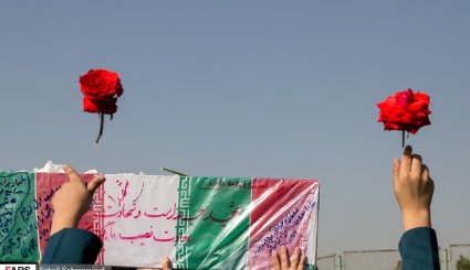 تشییع دو شهید گمنام دفاع مقدس در شهرک آسمان