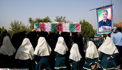 تشییع دو شهید گمنام دفاع مقدس در شهرک آسمان