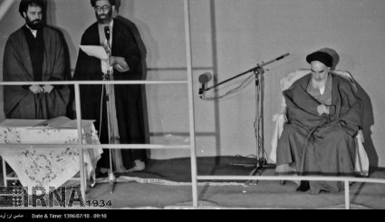 17 مهر 1360 - تنفیذ حکم ریاست جمهوری آیت الله خامنه ای + تصاویر