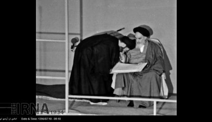 17 مهر 1360 - تنفیذ حکم ریاست جمهوری آیت الله خامنه ای + تصاویر