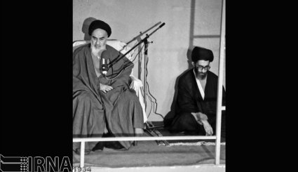17 مهر 1360 - تنفیذ حکم ریاست جمهوری آیت الله خامنه ای + تصاویر