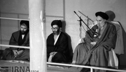 17 مهر 1360 - تنفیذ حکم ریاست جمهوری آیت الله خامنه ای + تصاویر