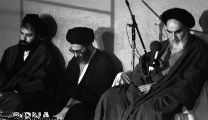17 مهر 1360 - تنفیذ حکم ریاست جمهوری آیت الله خامنه ای + تصاویر
