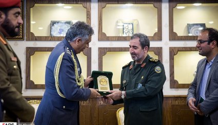 تصاویر دیدار فرمانده نیروی هوایی عمان با معاون بین‌الملل ستاد کل نیروهای مسلح