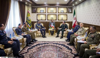تصاویر دیدار فرمانده نیروی هوایی عمان با معاون بین‌الملل ستاد کل نیروهای مسلح