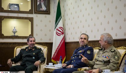 تصاویر دیدار فرمانده نیروی هوایی عمان با معاون بین‌الملل ستاد کل نیروهای مسلح