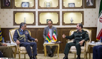 تصاویر دیدار فرمانده نیروی هوایی عمان با معاون بین‌الملل ستاد کل نیروهای مسلح
