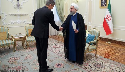 تقدیم استوارنامه سفرای جدید به روحانی + تصاویر