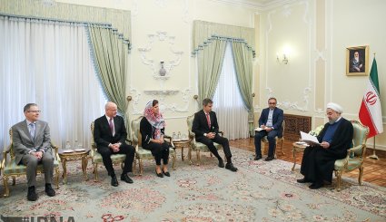 تقدیم استوارنامه سفرای جدید به روحانی + تصاویر