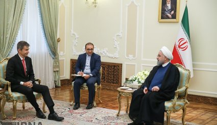 تقدیم استوارنامه سفرای جدید به روحانی + تصاویر
