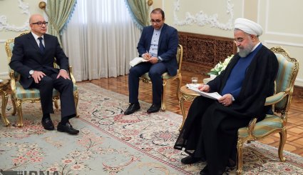 تقدیم استوارنامه سفرای جدید به روحانی + تصاویر