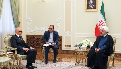 تقدیم استوارنامه سفرای جدید به روحانی + تصاویر
