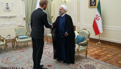 تقدیم استوارنامه سفرای جدید به روحانی + تصاویر
