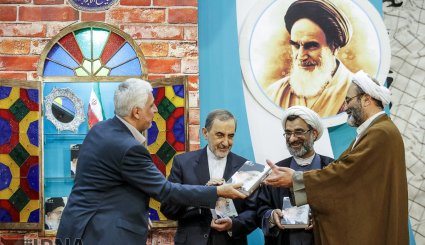 همایش زعیم ذوفنون و رونمایی از اثر منظومه فکری مقام معظم رهبری