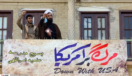 تجمع طلاب حوزه علمیه قم در اعتراض به سخنان ترامپ
