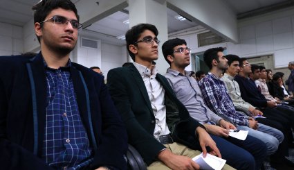 تصاویر دیدار جمعی از استعدادهای برتر و نخبگان جوان کشور با رهبر انقلاب 