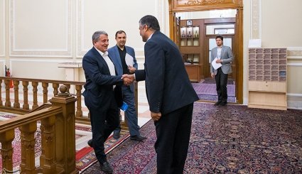 دیدار اعضای شورای شهر تهران با رئیس مجلس