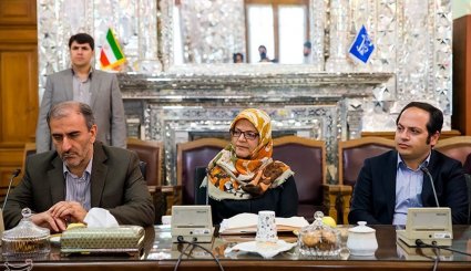 دیدار اعضای شورای شهر تهران با رئیس مجلس
