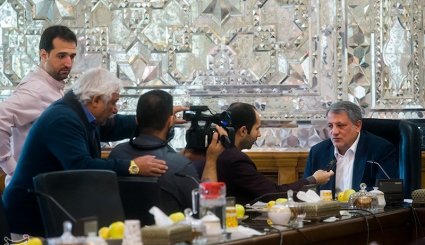 دیدار اعضای شورای شهر تهران با رئیس مجلس