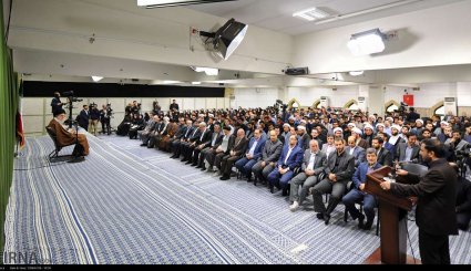 تصاویر دیدار جمعی از استعدادهای برتر و نخبگان جوان کشور با رهبر انقلاب 