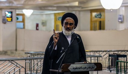 مراسم غبارروبی حرم مطهر حضرت معصومه با حضور خانواده های شهدا‎ + تصاویر