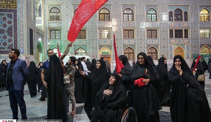 بدرقه خدام و زوار اربعین حسینی در حرم مطهر رضوی